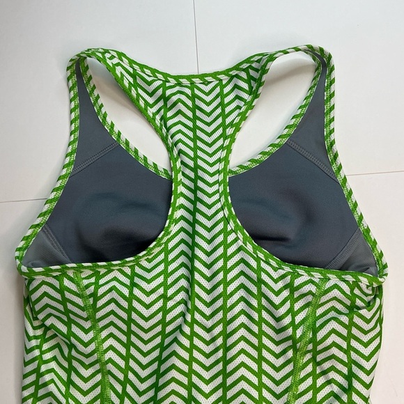 Nike Dri Fit Tank Top Green White Chevron Pattern Built in Bra Racerback Size XS - Picture 10 of 16